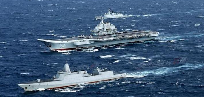 中国055大驱伴航辽宁舰巡疆