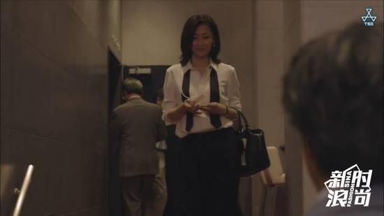 偏爱穿衬衫的女主