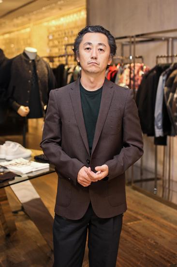 日本设计师阿部润一携品牌Kolor入驻连卡佛_手机新浪网