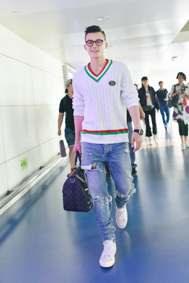 盛夏任性穿毛衣 欧豪的潮搭你学不来