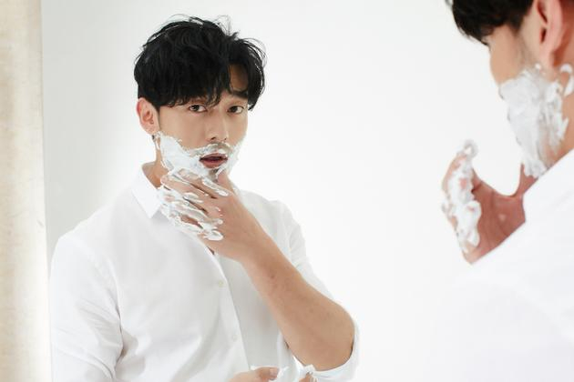 刘俊孝白衬衣写真