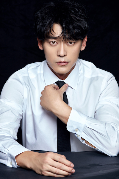 刘俊孝白衬衣写真