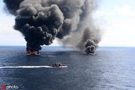美国海岸警卫队员跳上毒贩潜艇 缴获7.7吨毒品