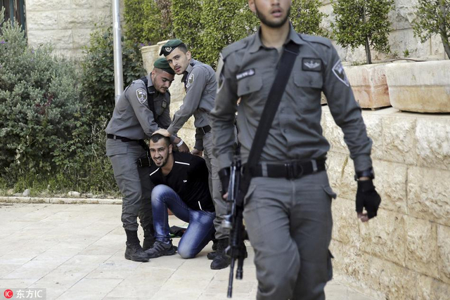 美国迁馆耶路撒冷 大批巴勒斯坦人在美新使馆外抗议被捕