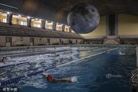 意大利：艺术家打造“月球博物馆”泳池 让你边游泳边“赏月”