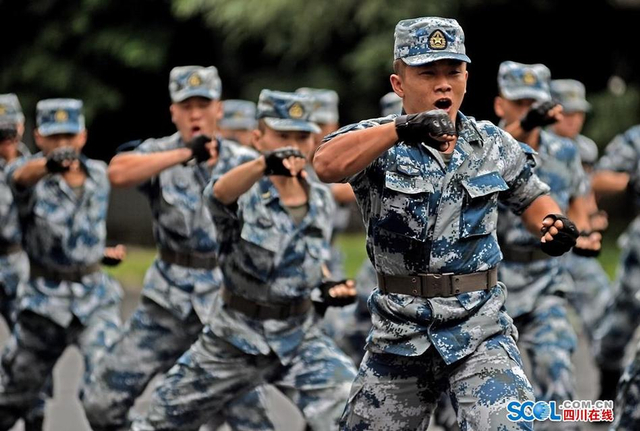 空军警卫连的一天：揭秘钢铁哨兵如何炼成