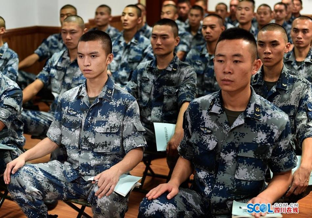 空军警卫连的一天：揭秘钢铁哨兵如何炼成