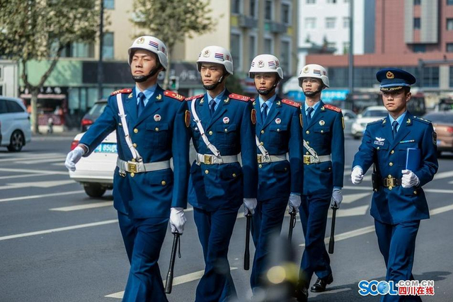 空军警卫连的一天：揭秘钢铁哨兵如何炼成