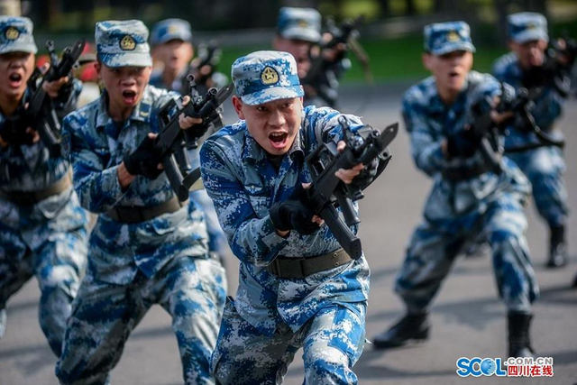 空军警卫连的一天：揭秘钢铁哨兵如何炼成