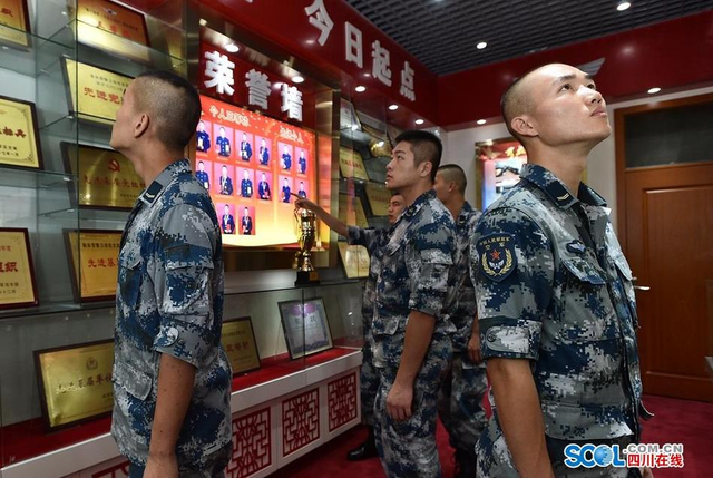 空军警卫连的一天：揭秘钢铁哨兵如何炼成