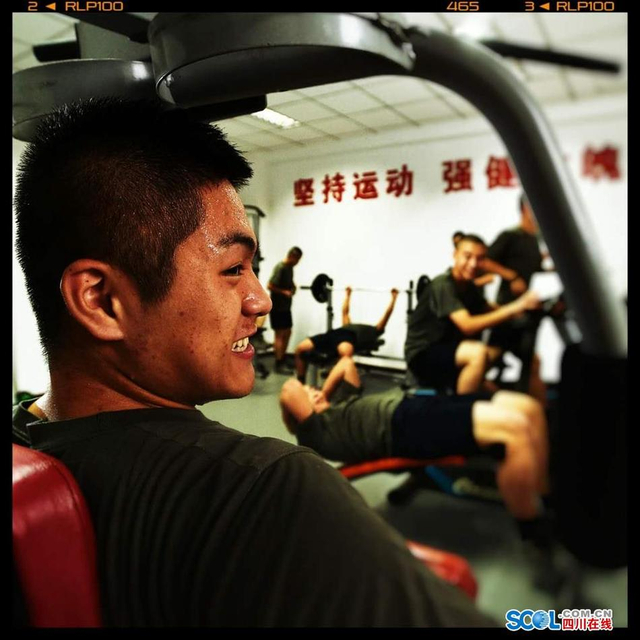 空军警卫连的一天：揭秘钢铁哨兵如何炼成