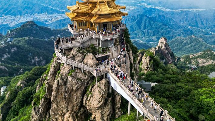 河南洛阳：老君山云雾缭绕成避暑胜地