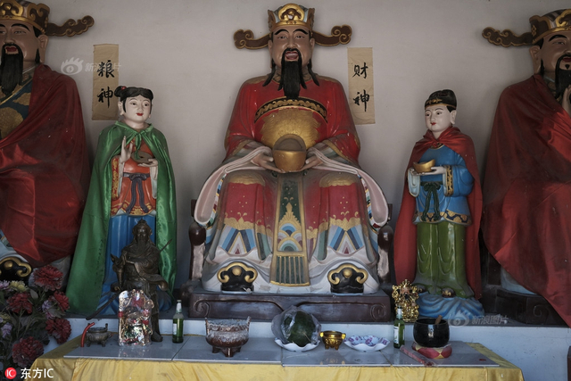 探访漫山神仙的网红“奶奶庙”