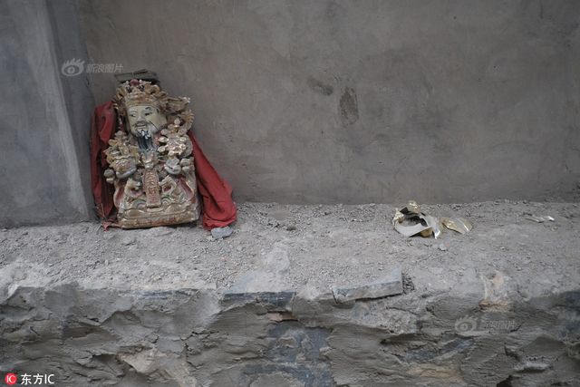 实地探访网红“奶奶庙”:漫山神仙 车神赫然在列