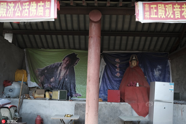 实地探访网红“奶奶庙”:漫山神仙 车神赫然在列