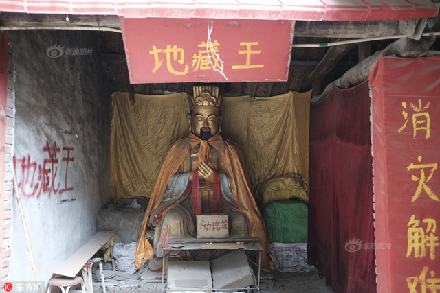 实地探访网红“奶奶庙”:漫山神仙 车神赫然在列