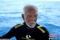 96岁二战老兵成最年长潜水员