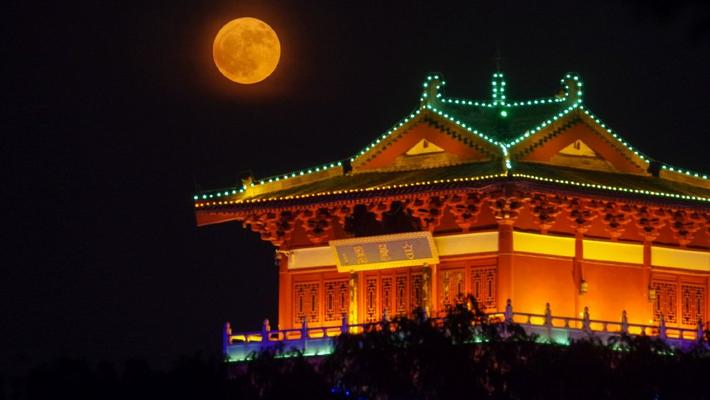 年度“最低满月”现身夜空