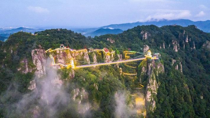 安徽芜湖：马仁奇峰景区夜场灯火璀璨