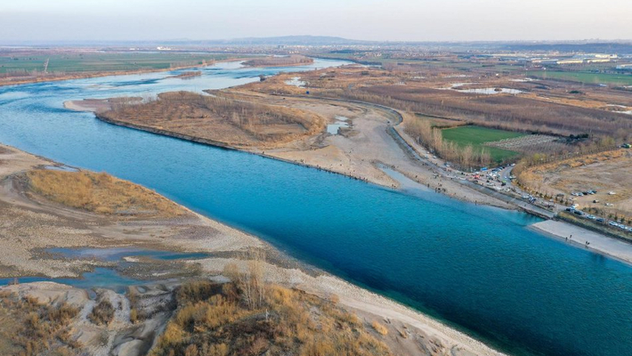 河南洛阳：黄河碧水蜿蜒 滩涂斑斓