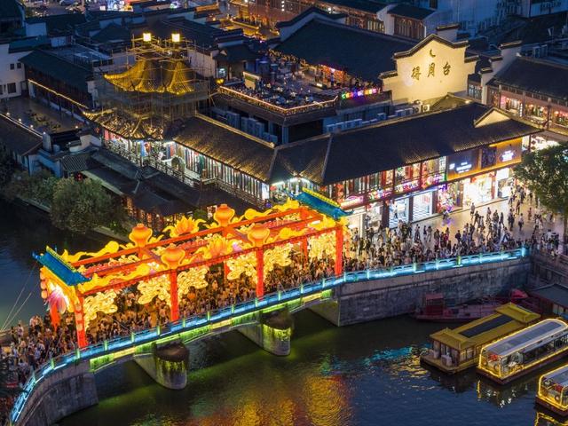 “五一”假期旅游市场升温 各地景区进入“旺季模式”