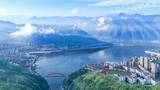 重庆：城市上空云雾缭绕 山川河流若隐若现