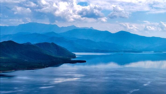 海南东方：大广坝水库天蓝水碧