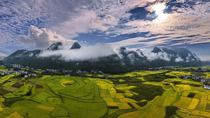 贵州黔西南州：万峰林风景区秋色盎然