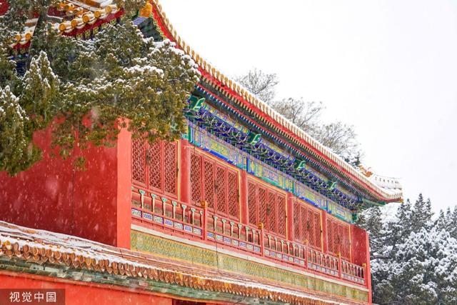 北京又迎漫天飞雪 故宫粉妆玉砌