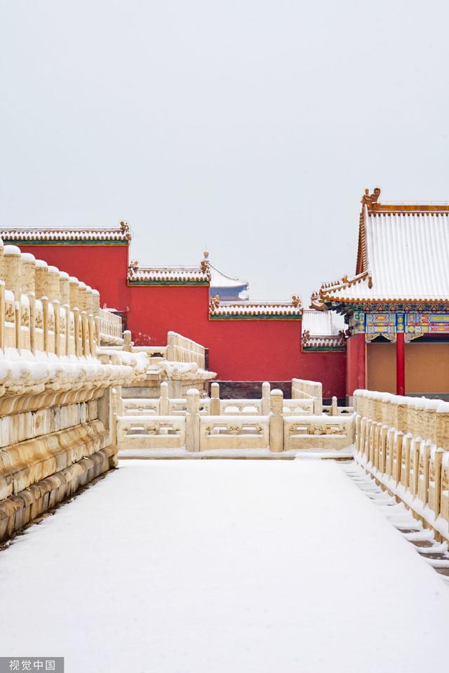 北京又迎漫天飞雪 故宫粉妆玉砌