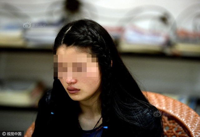 男子锁住妻子逼她与网友聊天 半年骗60万