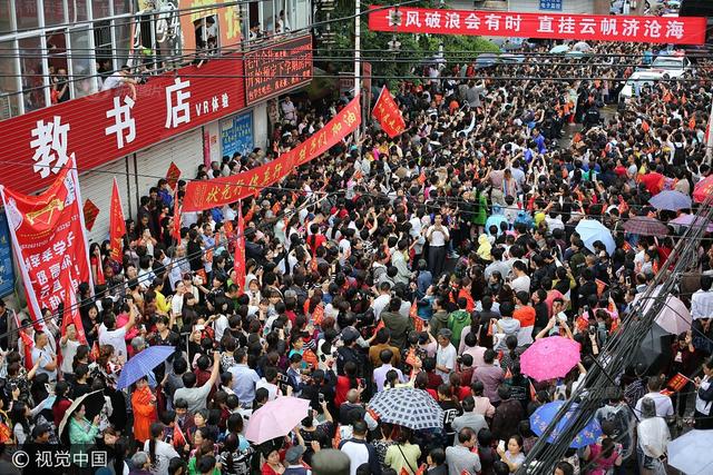 毛坦厂:又到了万人欢送的日子