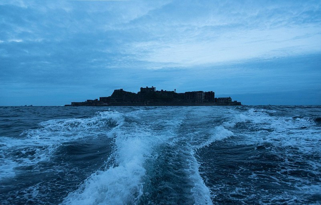 日本军舰岛遭弃变鬼城成007电影拍摄地 新浪图片