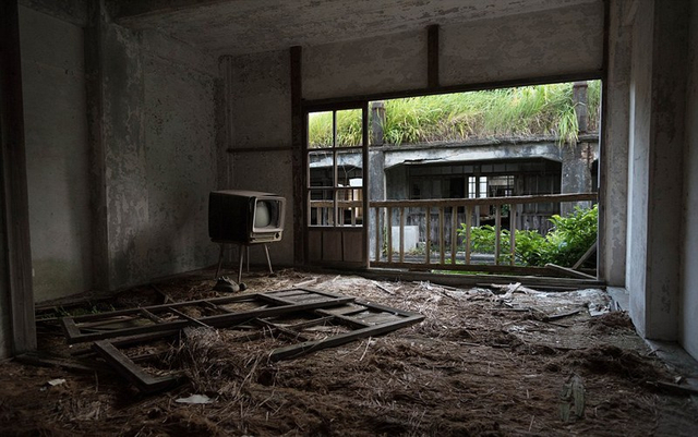 日本军舰岛遭弃变鬼城成007电影拍摄地 新浪图片