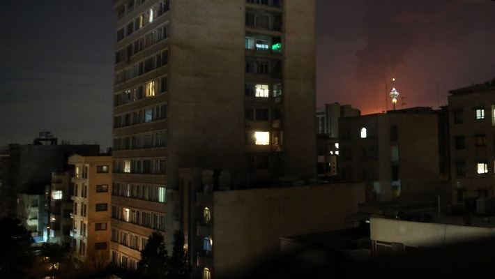 伊朗德黑兰发生爆炸 现场浓烟滚滚