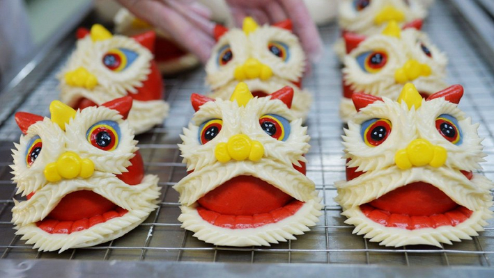 青岛：春节临近 非遗花饽饽俏销