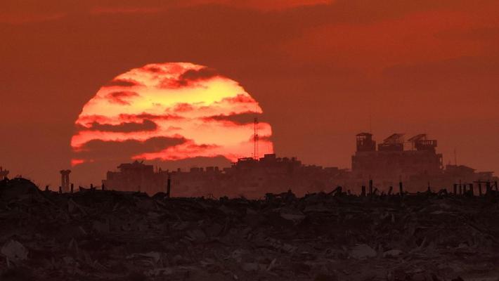 加沙地带遇袭 建筑上空浓烟滚滚