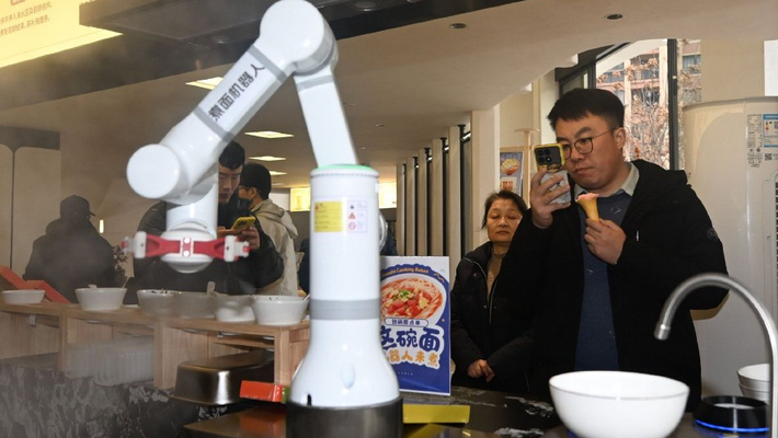 杭州“机器人厨师”上岗