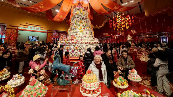 巨型花馍山亮相中国工艺美术馆