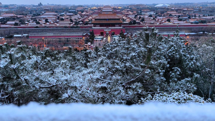 北京迎马年首场降雪 故宫博物院银装素裹