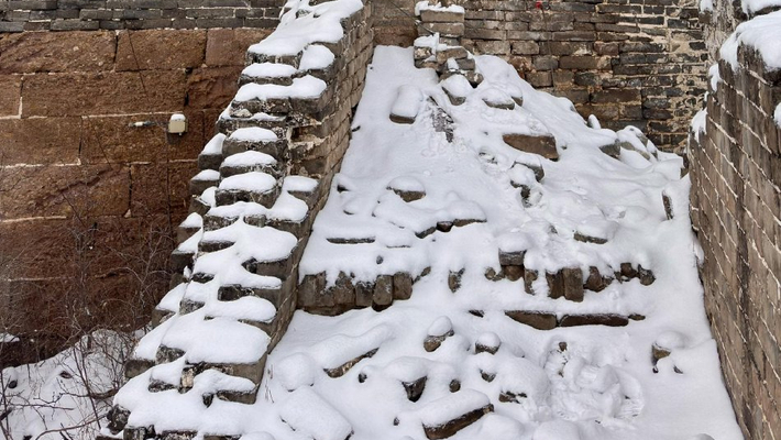 北京：雪后盘龙山长城银装素裹