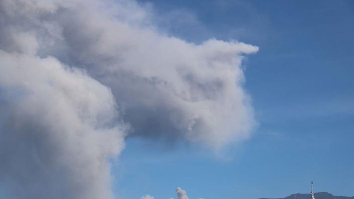 印尼马拉皮火山喷发
