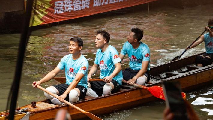 广东佛山：叠滘龙船漂移大赛