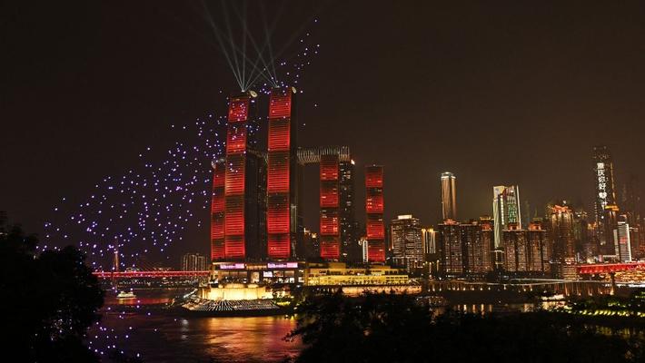 5000架无人机点亮重庆夜空 朝天门上演梦幻灯光秀