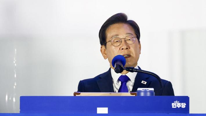 李在明当选韩国总统 在国会外向支持者发表讲话