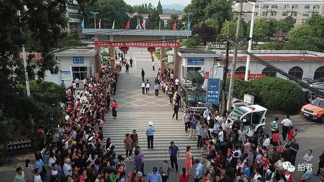 直击万人送考！