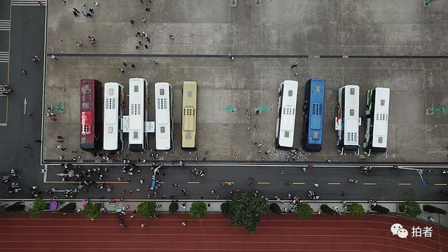 直击万人送考！