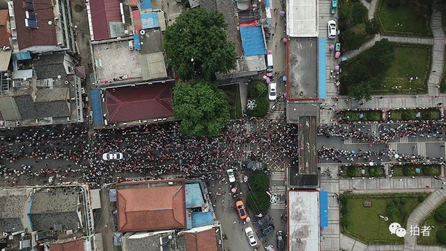 直击万人送考！