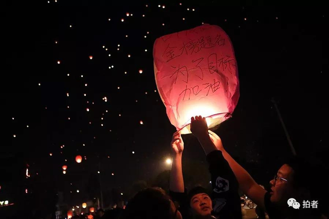 直击万人送考！