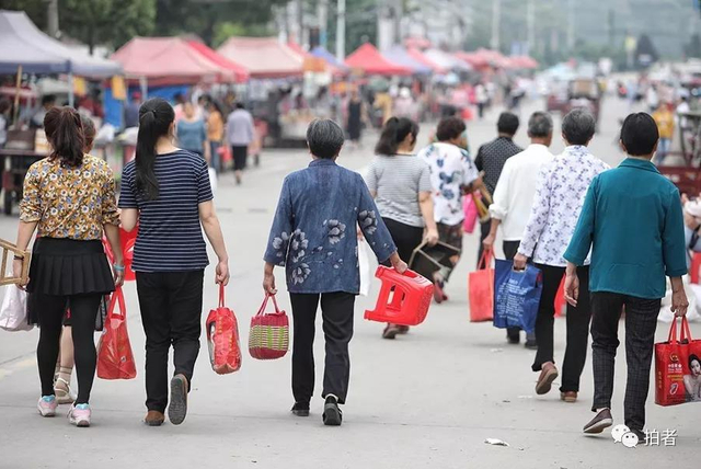 直击万人送考！